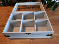 Caja de Té Blanca Detalle Metal 6 Compartimientos