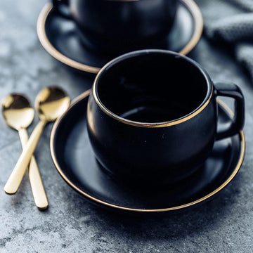 Taza negra elegante con plato con borde dorado 280ml ERV